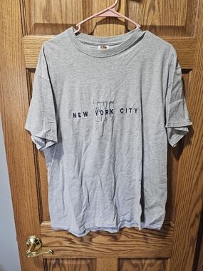 Fruit of the Loom New York City Grey Crewneck T-Shirt - Men 90's